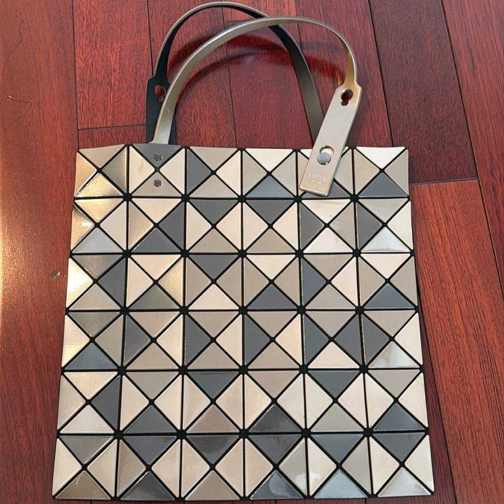 Bao bao Issey Miyake    New. Never use.